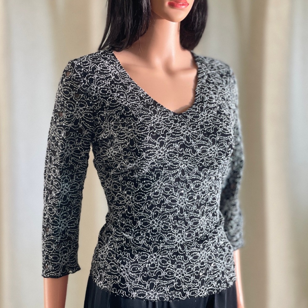 Brittany Black Silver Metallic Floral Lace V-Neck 3/4 Sleeve Blouse Top Medium